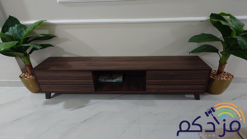 أثاث غرفة نوم نفرين و صالة مع طاولة طعام صغيرة