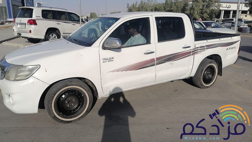 هايلكس للبيع مستخدم نضيف موديل 2012
