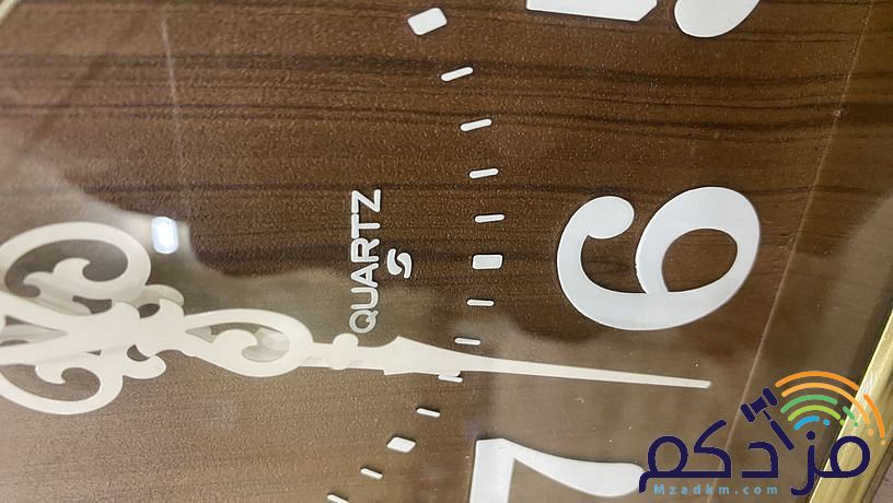 ساعة حائط قديمه صنعة قبل ٥٠ سنه