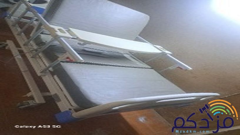 سرير طبي كهربائيّ للبيع مستعمل اخو الجديد معا المرتبه