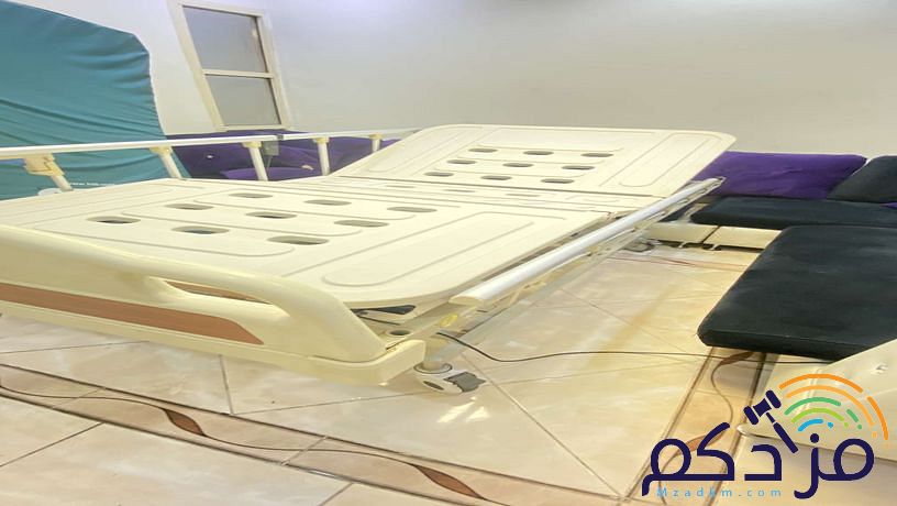 سرير طبي مع مرتبه طبيه