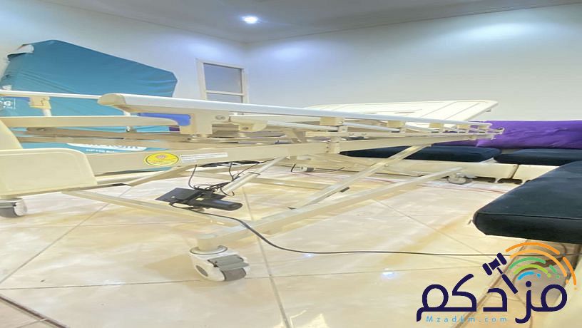 سرير طبي مع مرتبه طبيه