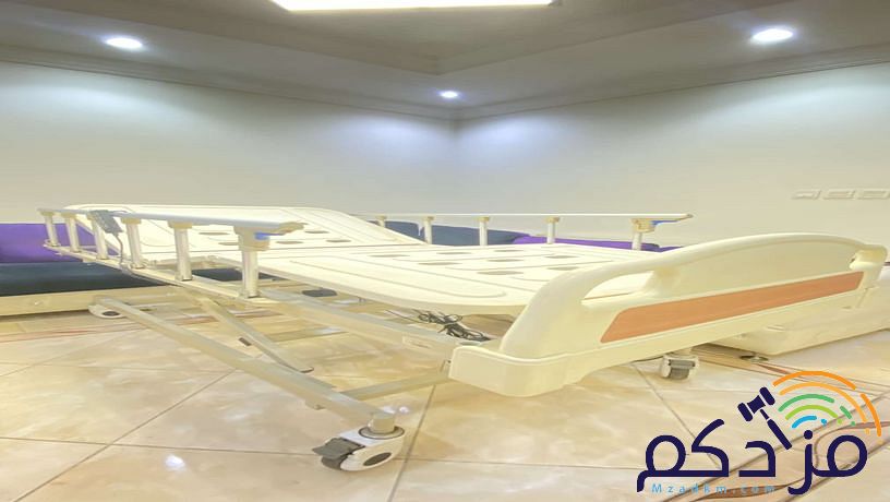 سرير طبي مع مرتبه طبيه