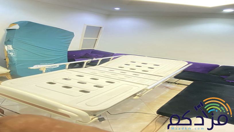 سرير طبي مع مرتبه طبيه