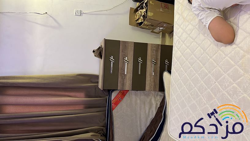 غرفة نوم مع مرتبه طبيه مع ستاره