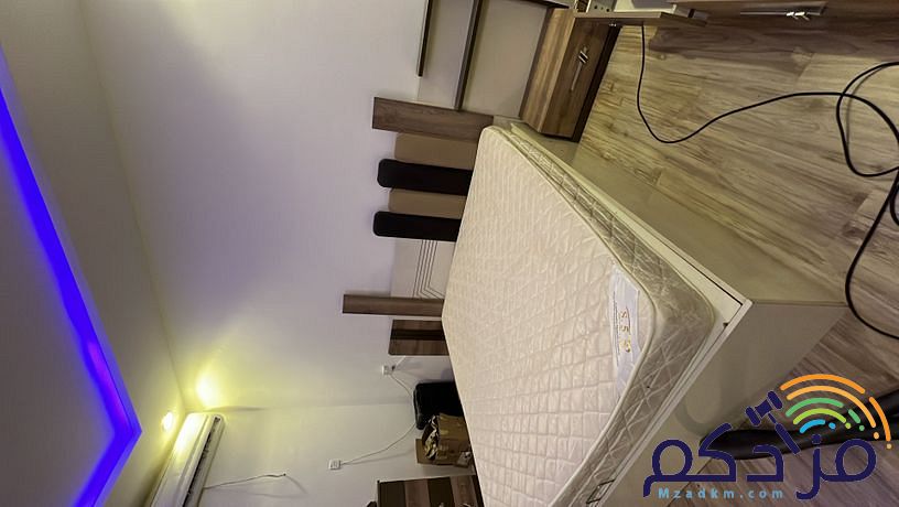 غرفة نوم مع مرتبه طبيه مع ستاره