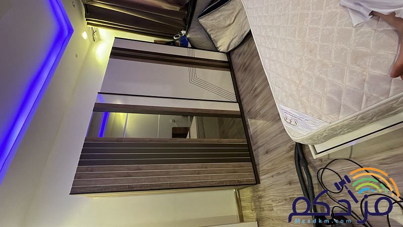 غرفة نوم مع مرتبه طبيه مع ستاره