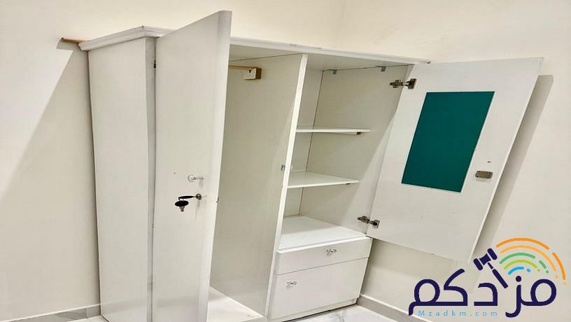 سرير ودولاب