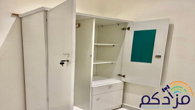 سرير ودولاب