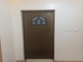 فني المنيوم وزجاج سكريت