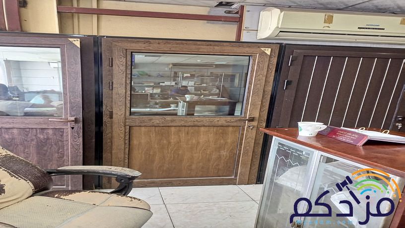 معلم المنيوم وزجاج سكريت
