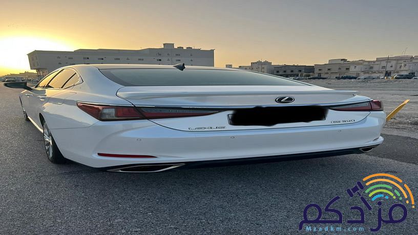 سياره لكزس جديد. 2021
